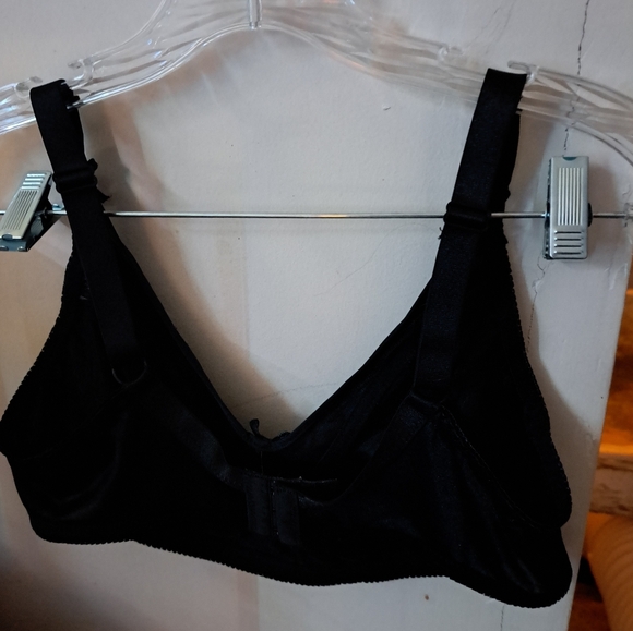 Used black bra - Picture 4 of 8